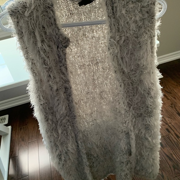 Grey vest - Picture 5 of 5